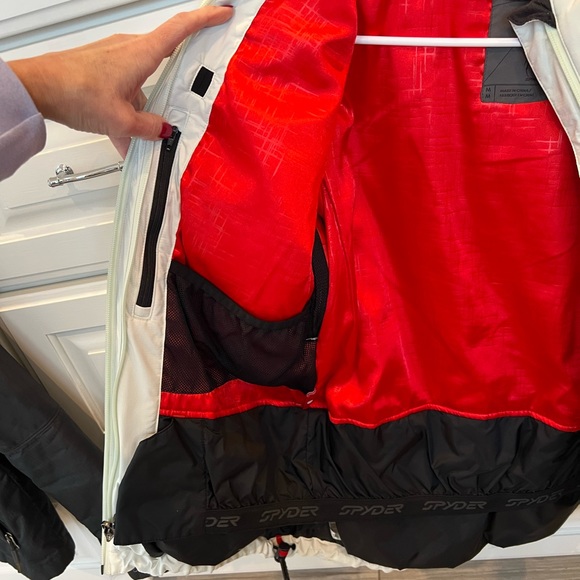 Women’s Spyder Ski Jacket - Picture 4 of 8